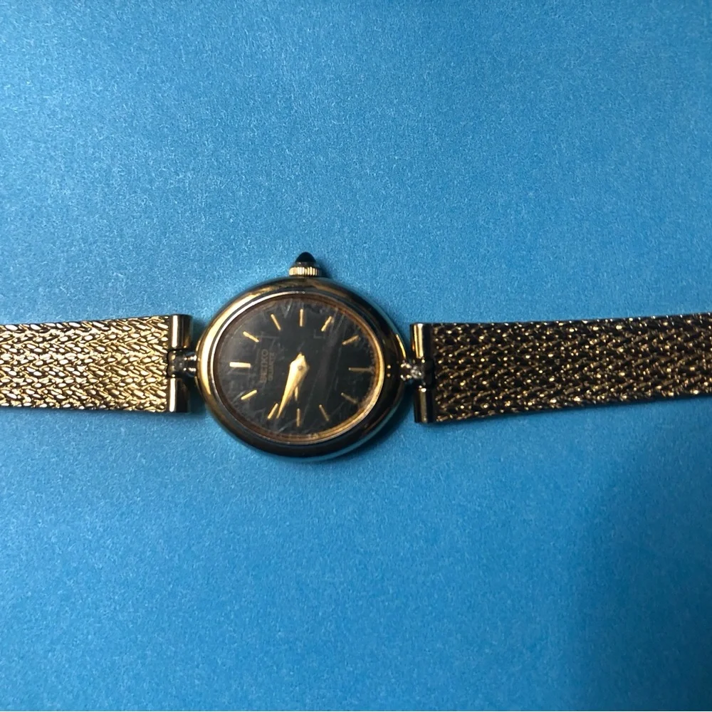 Vintage 1980s Seiko Women’s Watch Genuine Diamond Accents Gold-Toned Mesh Band